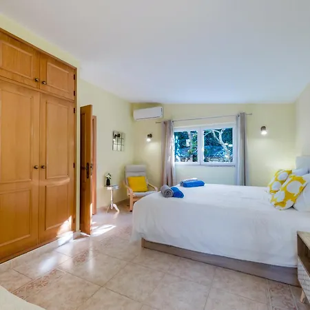 Pinheiro * Αλμπουφέιρα